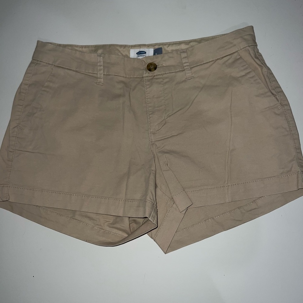 Old Navy tan khaki shorts - size 4 - good condition